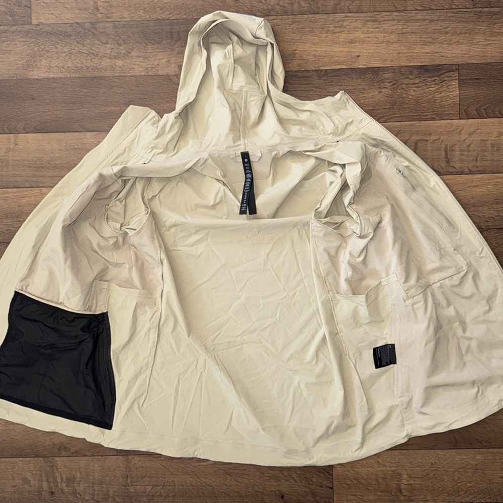 Lululemon Size Large Stretch Cargo Jacket Color Trench Khaki Sand Lightweight - Picture 11 of 16